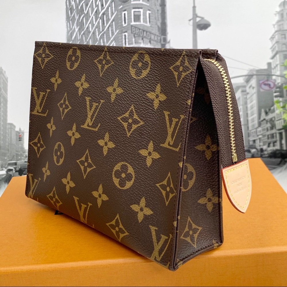 ❇️ 2020 Brand New Louis Vuitton Toiletry Pouch 19 - Picture 2 of 11